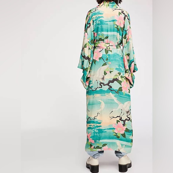 Elegant Crane Maxi Kimono In Watercolor Green - Picture 9 of 11